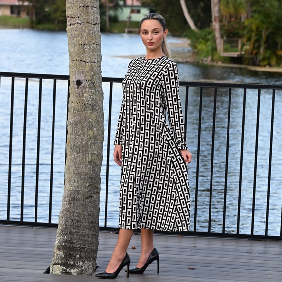 DEVORAH'S SECRET Modest Midi Dress Geometric Black & White / Regular& Plus sizes - Picture 4 of 5